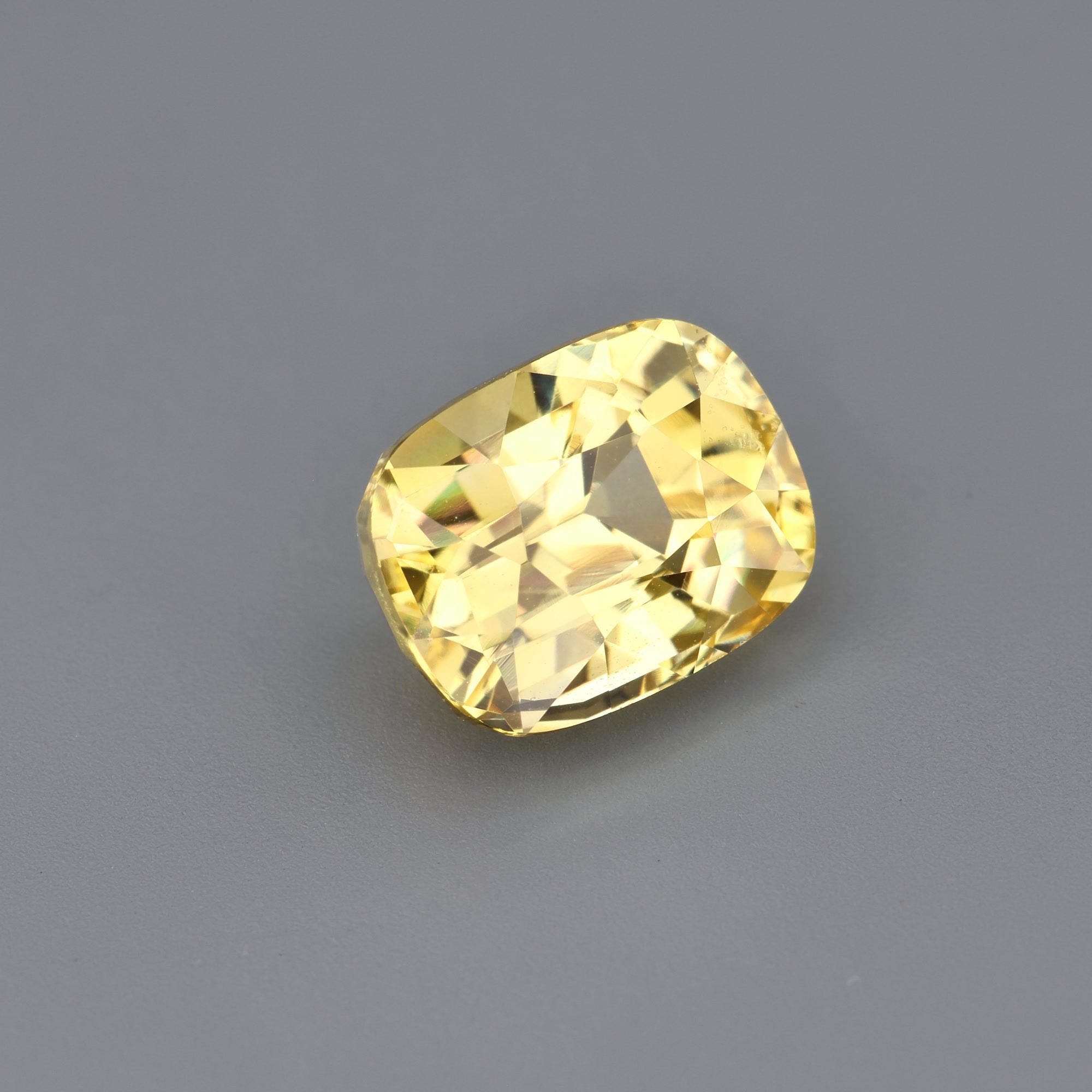Yellow Sapphire - 3.29 ct