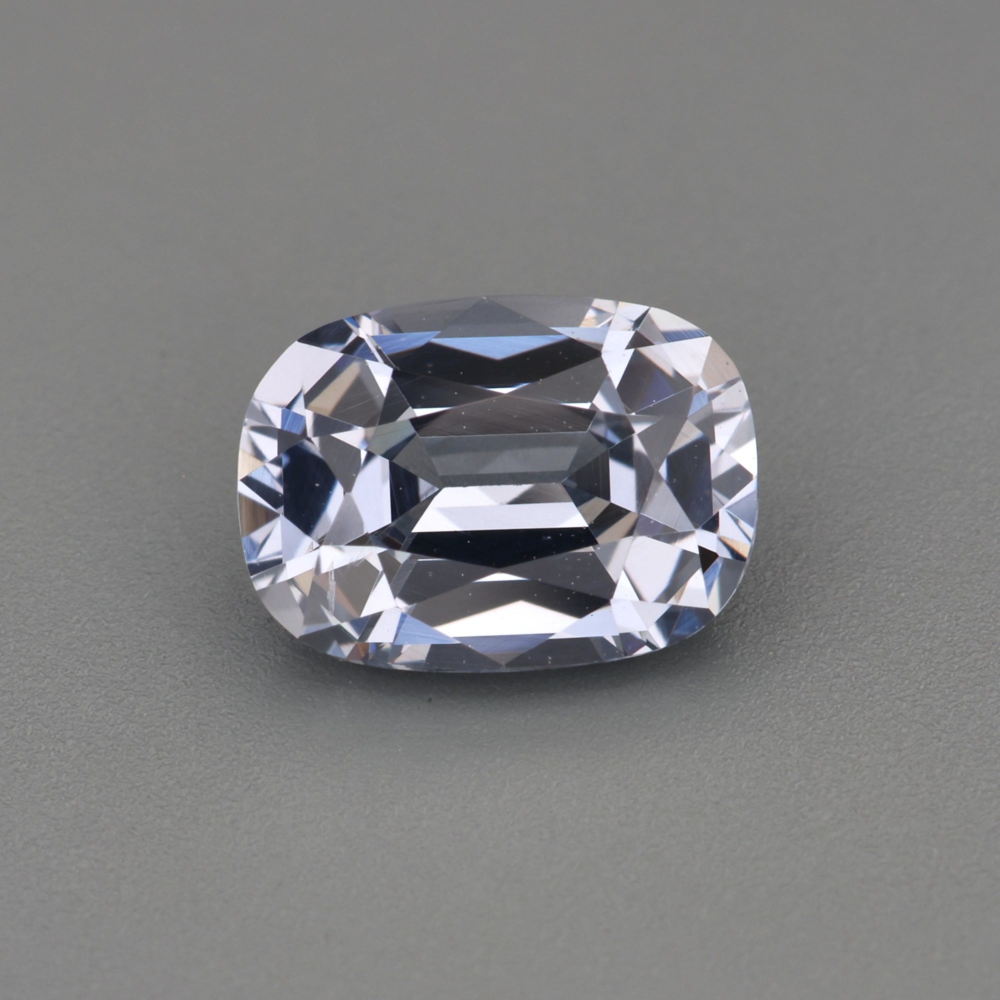 Grey Spinel - 1.05 ct