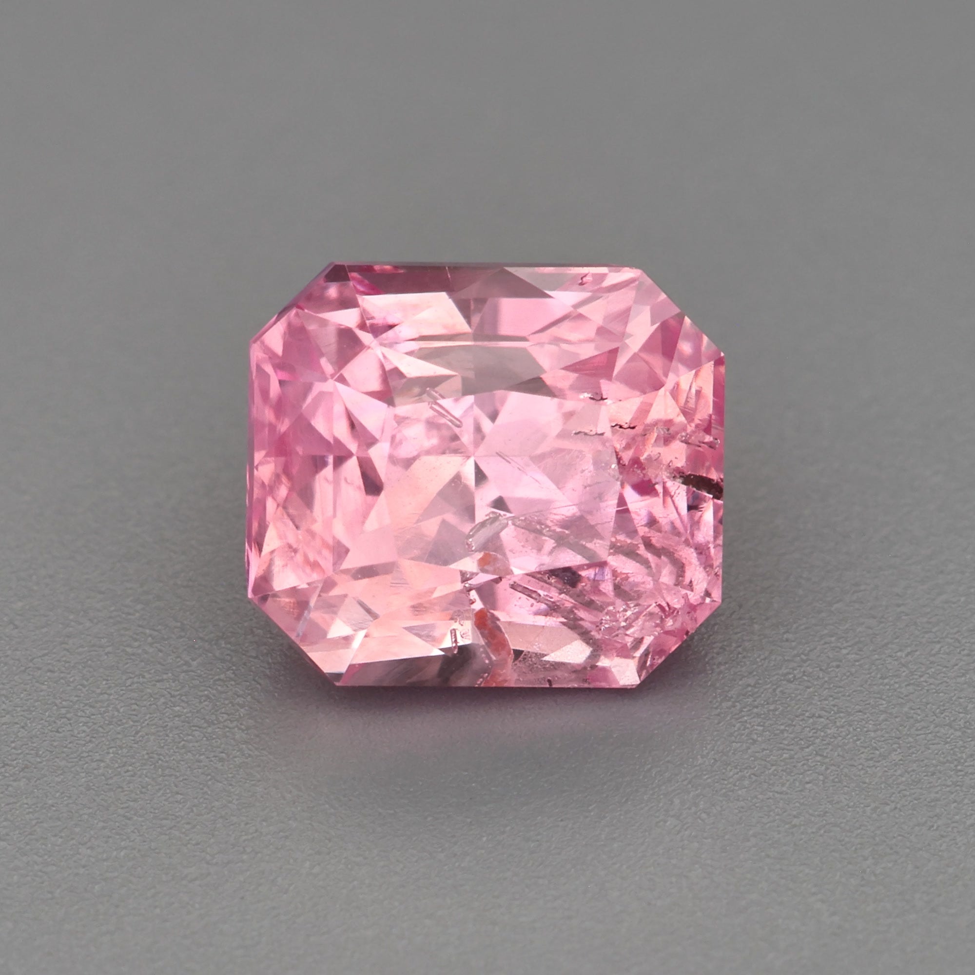 Padparadscha sapphire - 1.6 ct