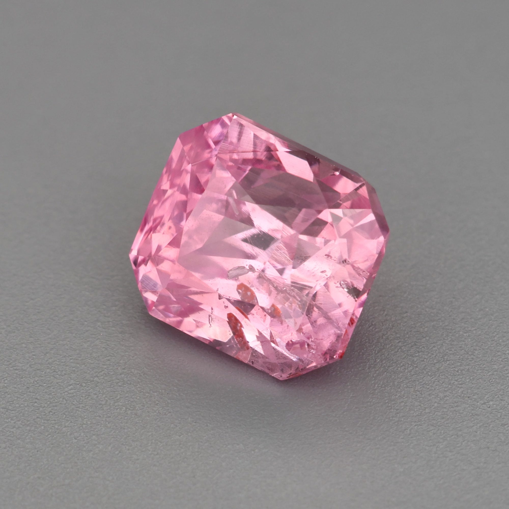 Padparadscha sapphire - 1.6 ct