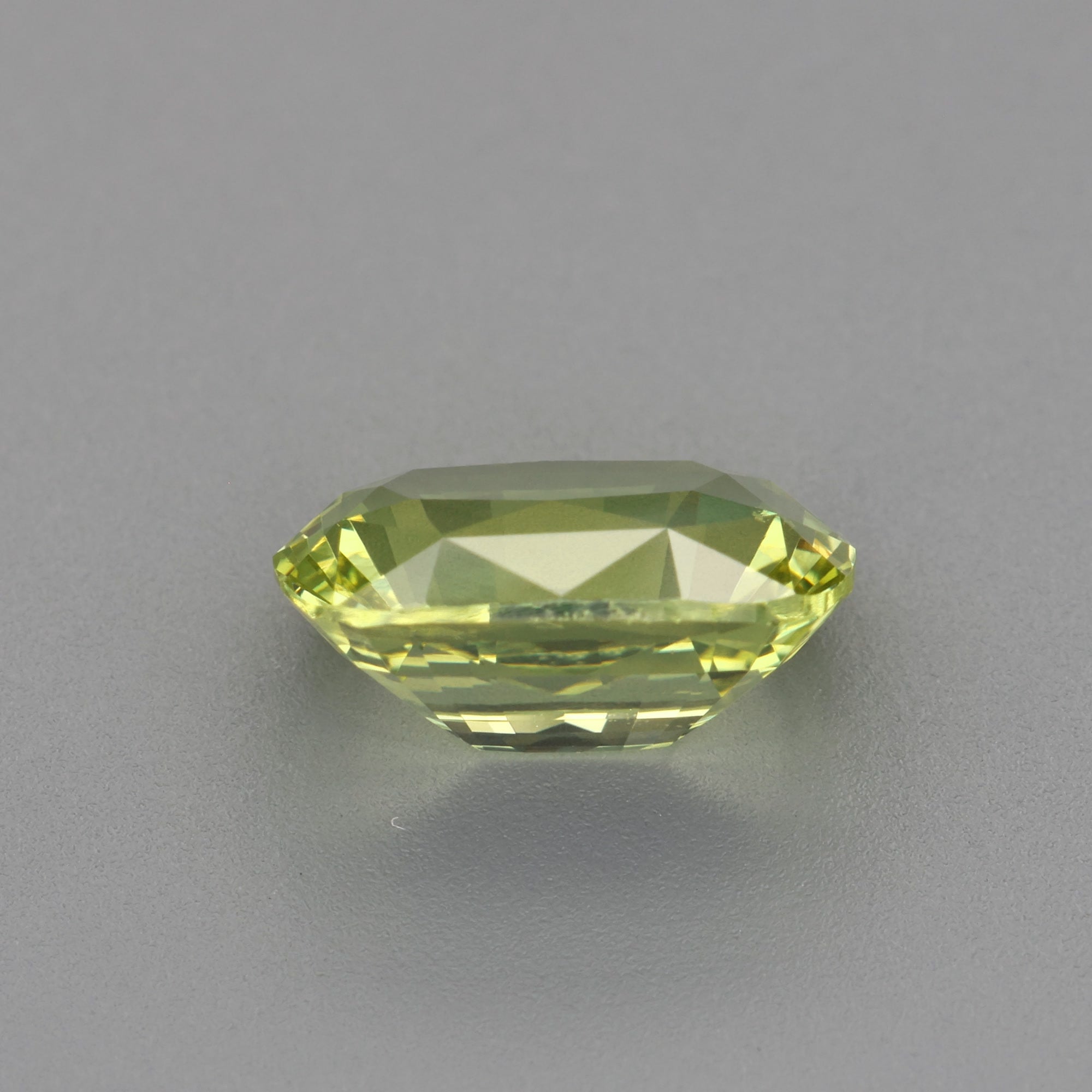 Green chrysoberyl - 1.61 ct