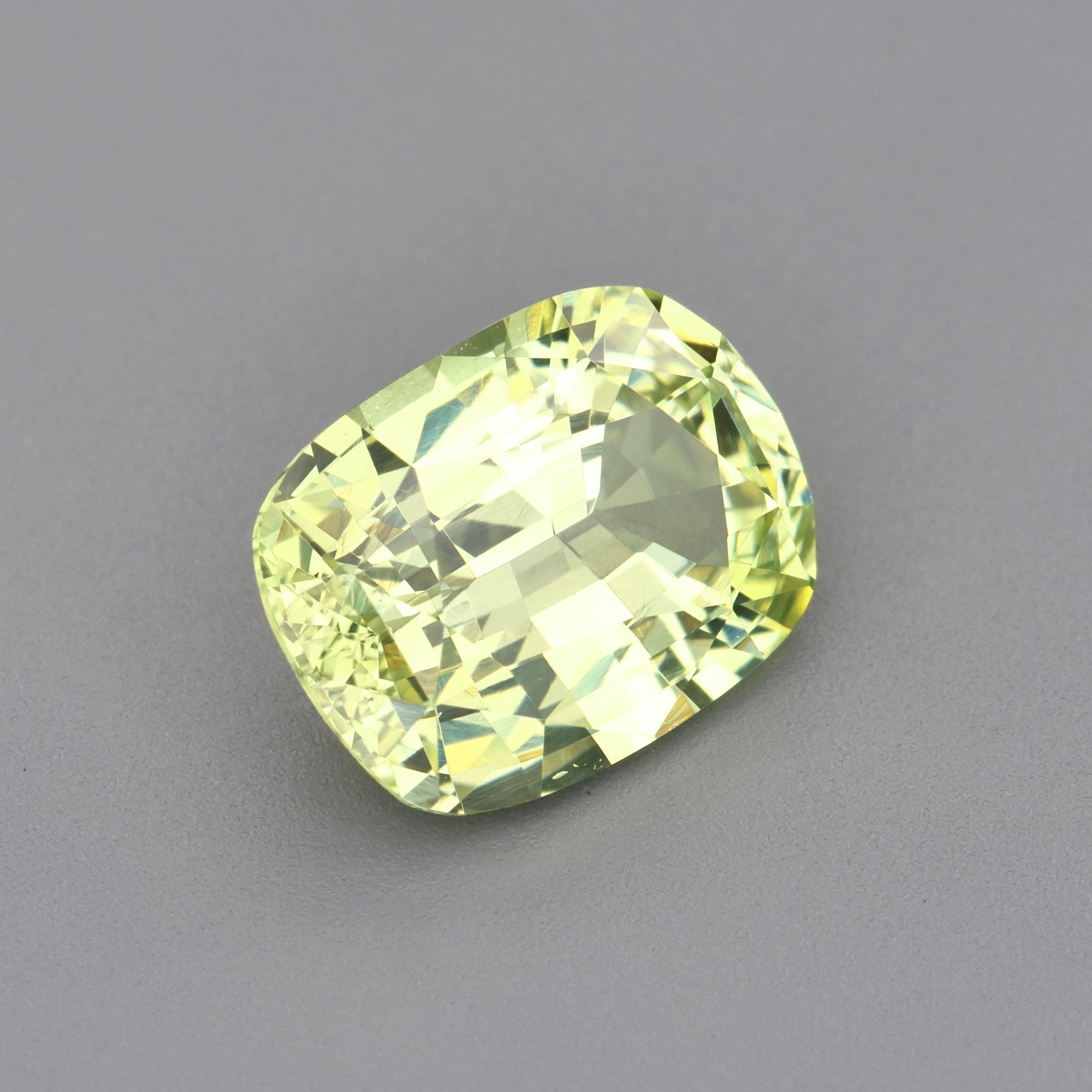 Green chrysoberyl - 1.61 ct