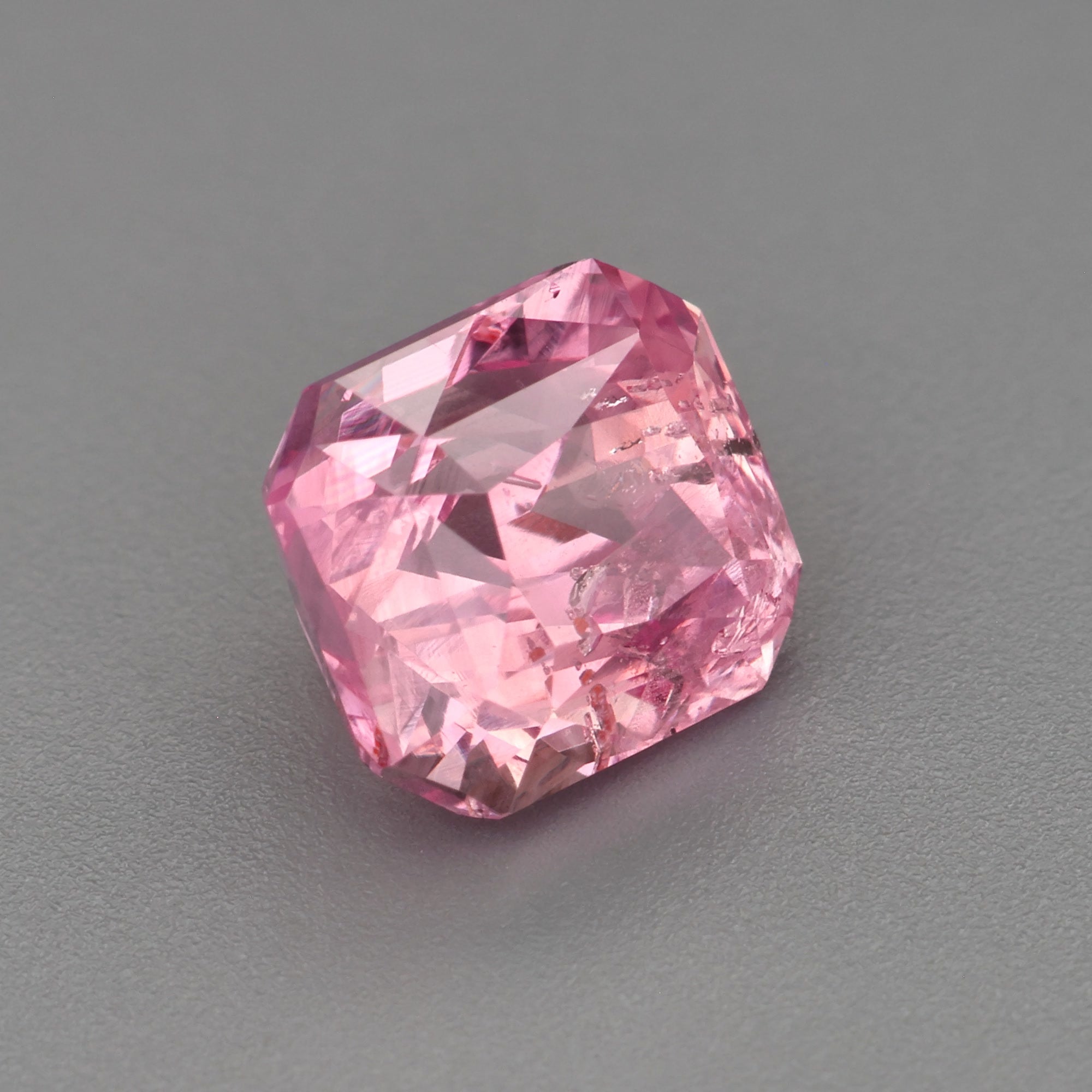 Padparadscha sapphire - 1.6 ct