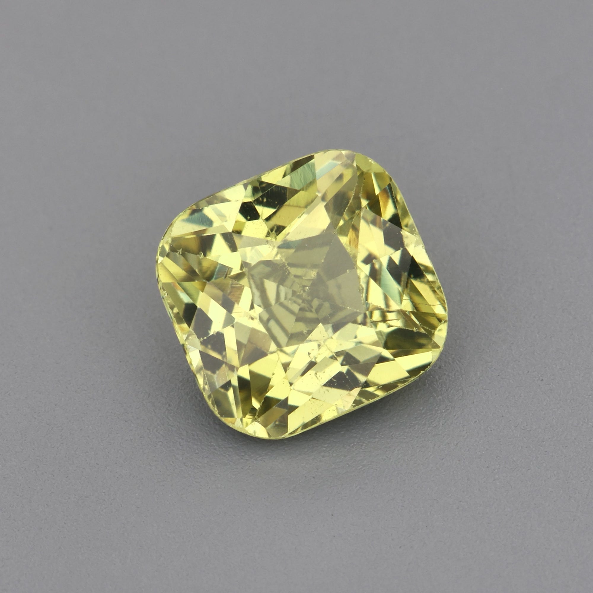 Green chrysoberyl - 1.08 ct