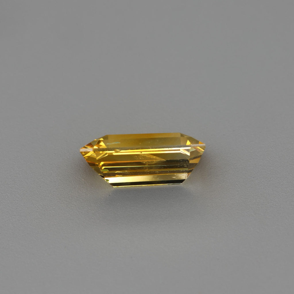 Yellow Sapphire - 0.88 ct