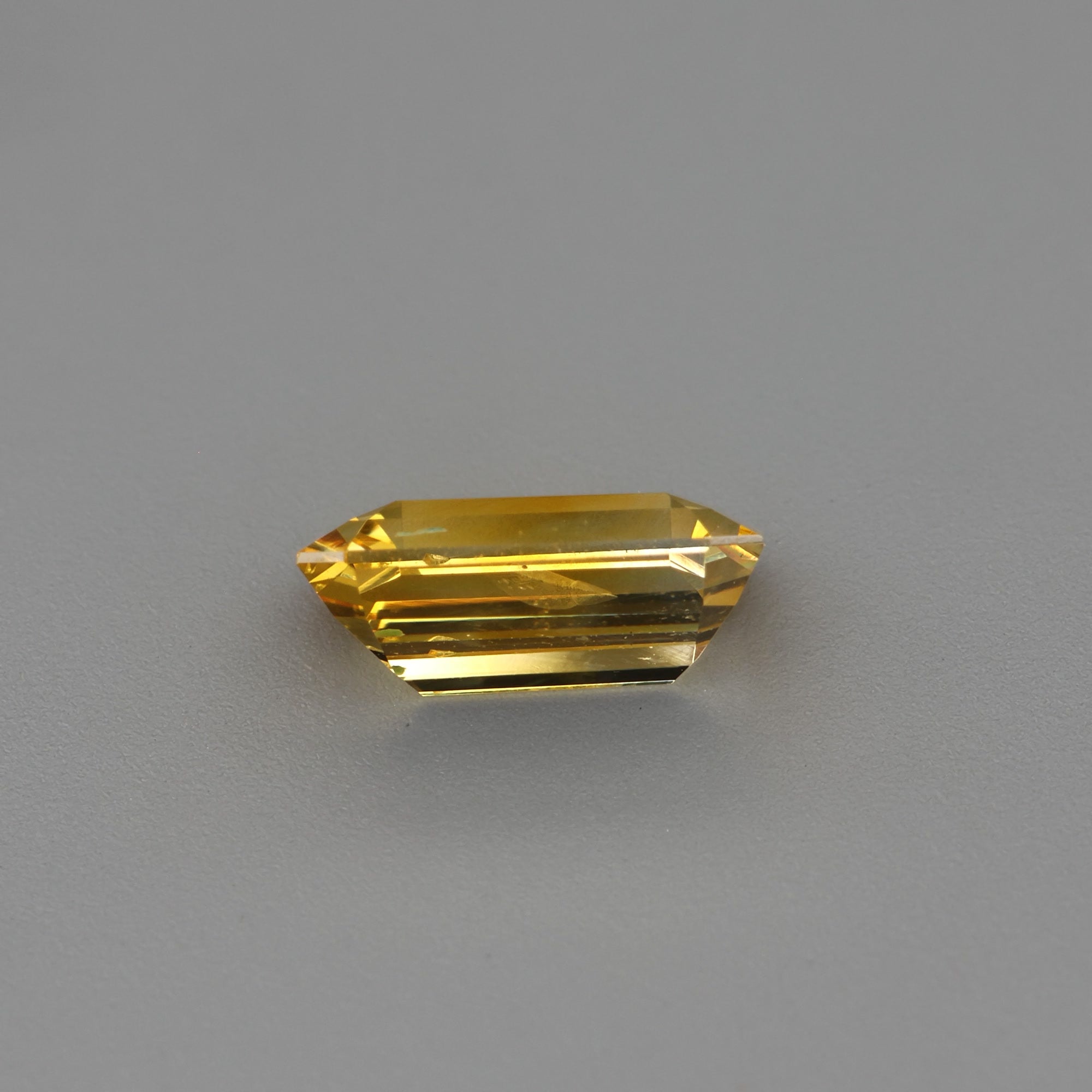 Yellow Sapphire - 0.88 ct