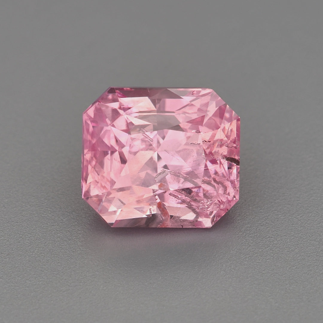 Padparadscha sapphire - 1.6 ct